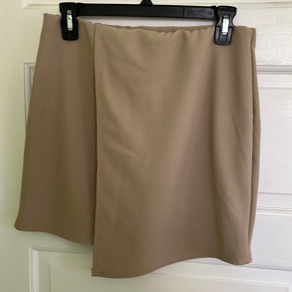 Windsor Cream Asymmetrical Skirt - Size Medium